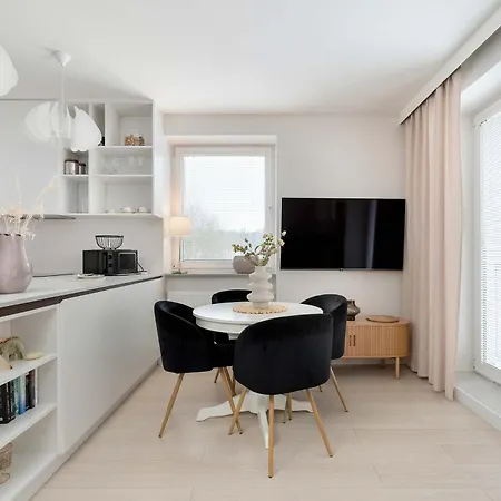 Apartament Elegant One Bedroom With Underground Parking By Renters *