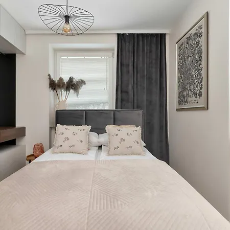 Elegant One Bedroom With Underground Parking By Renters