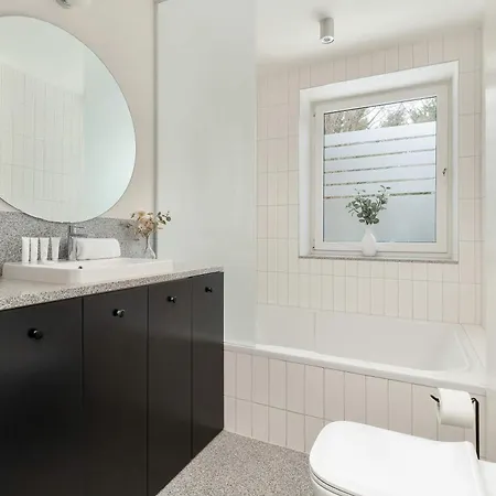 Elegant One Bedroom With Underground Parking By Renters *