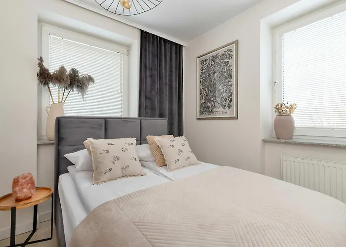 Apartament Elegant One Bedroom With Underground Parking By Renters *