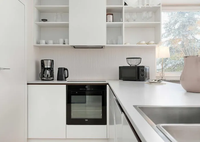 Apartament Elegant One Bedroom With Underground Parking By Renters