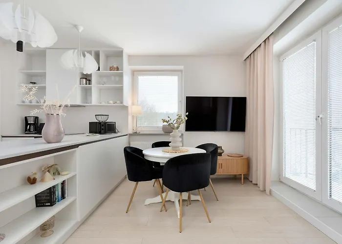Apartament Elegant One Bedroom With Underground Parking By Renters *