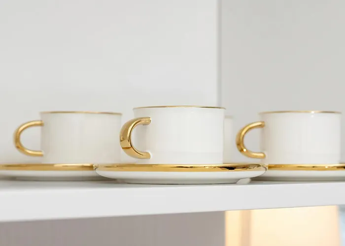 Elegant One Bedroom With Underground Parking By Renters Apartament